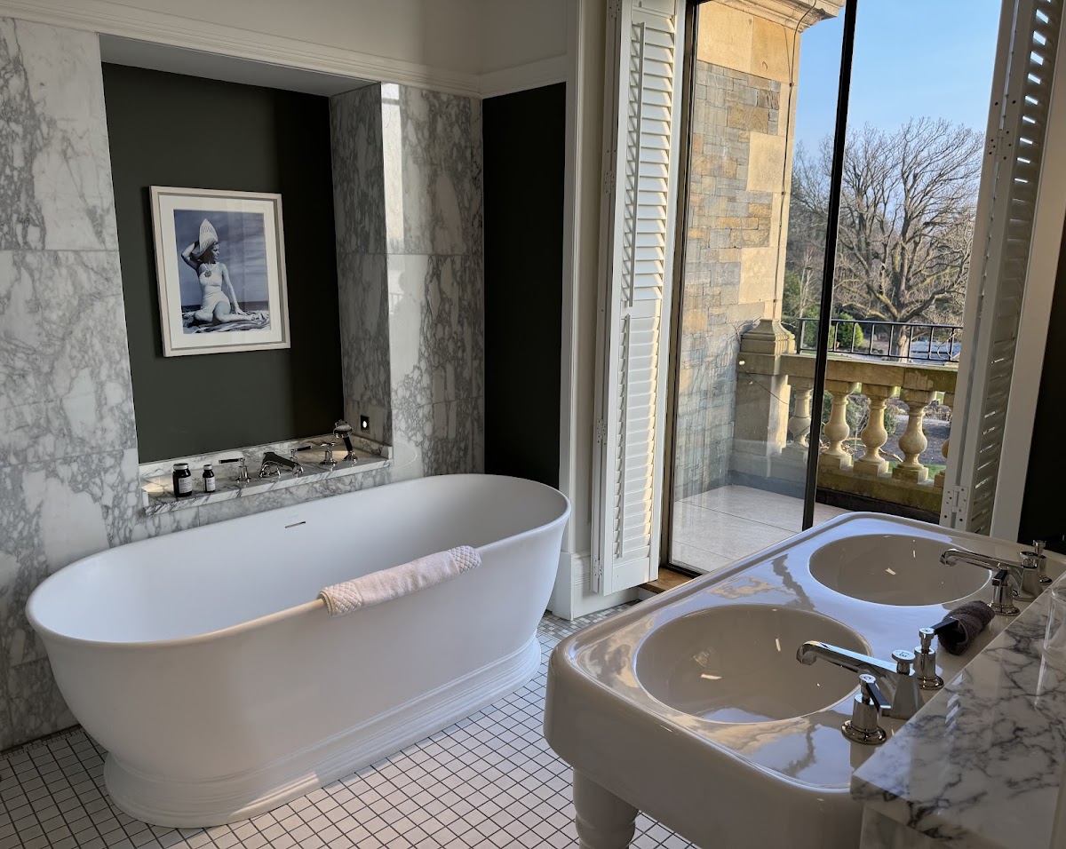 Langdale Chase — interior and exterior view 3