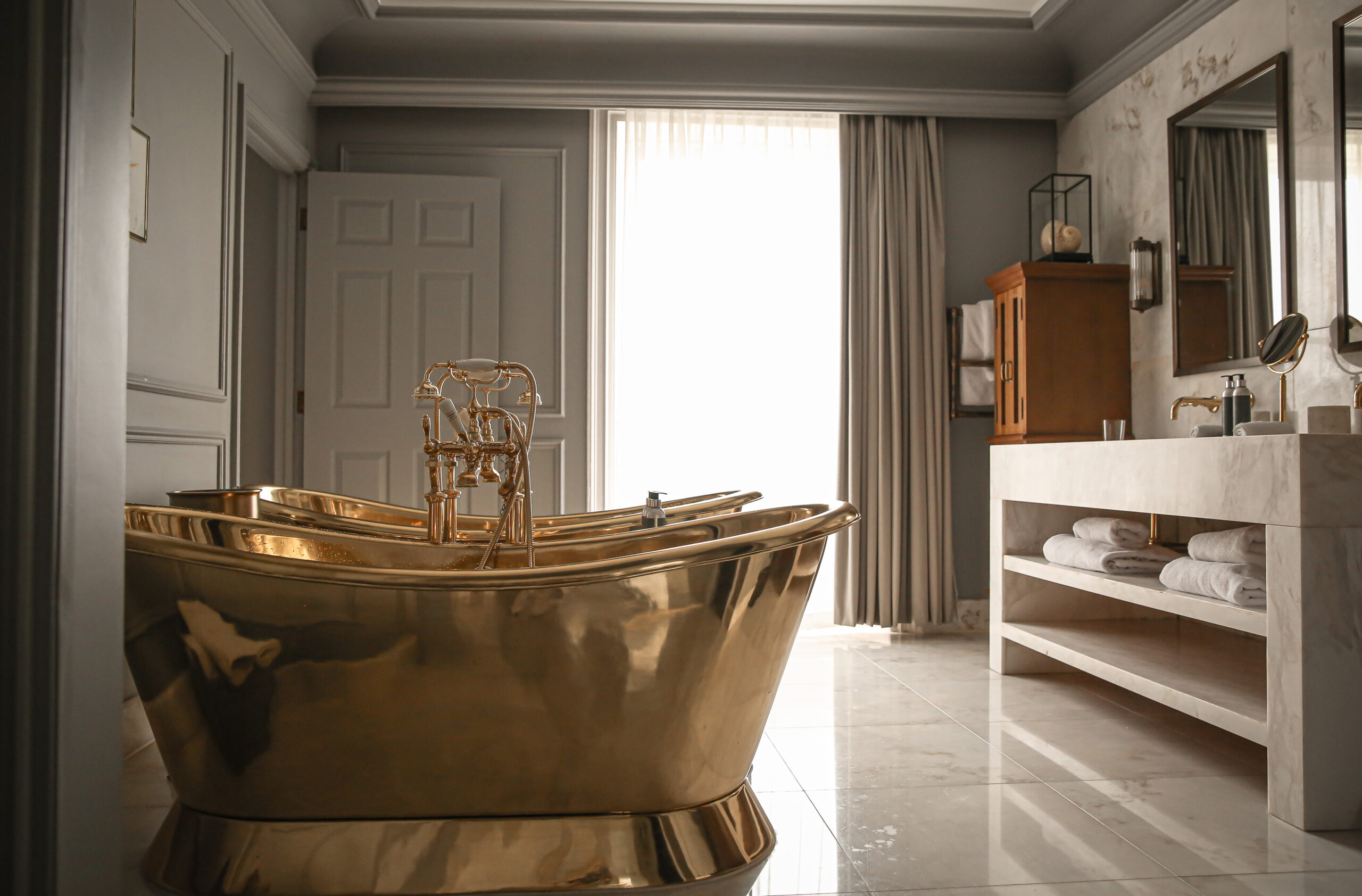 Lympstone Manor Hotel Restaurant & Vineyard — interior and exterior view 9