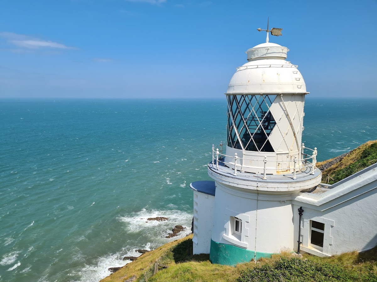 Foreland Lighthouse Keeper's Cottage — interior and exterior view 3