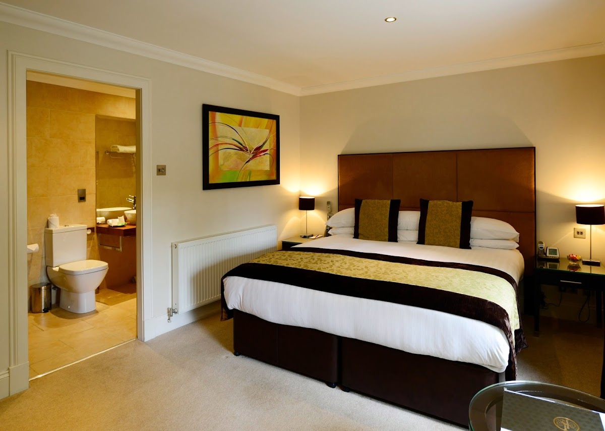 Rocpool Reserve — interior and exterior view 2