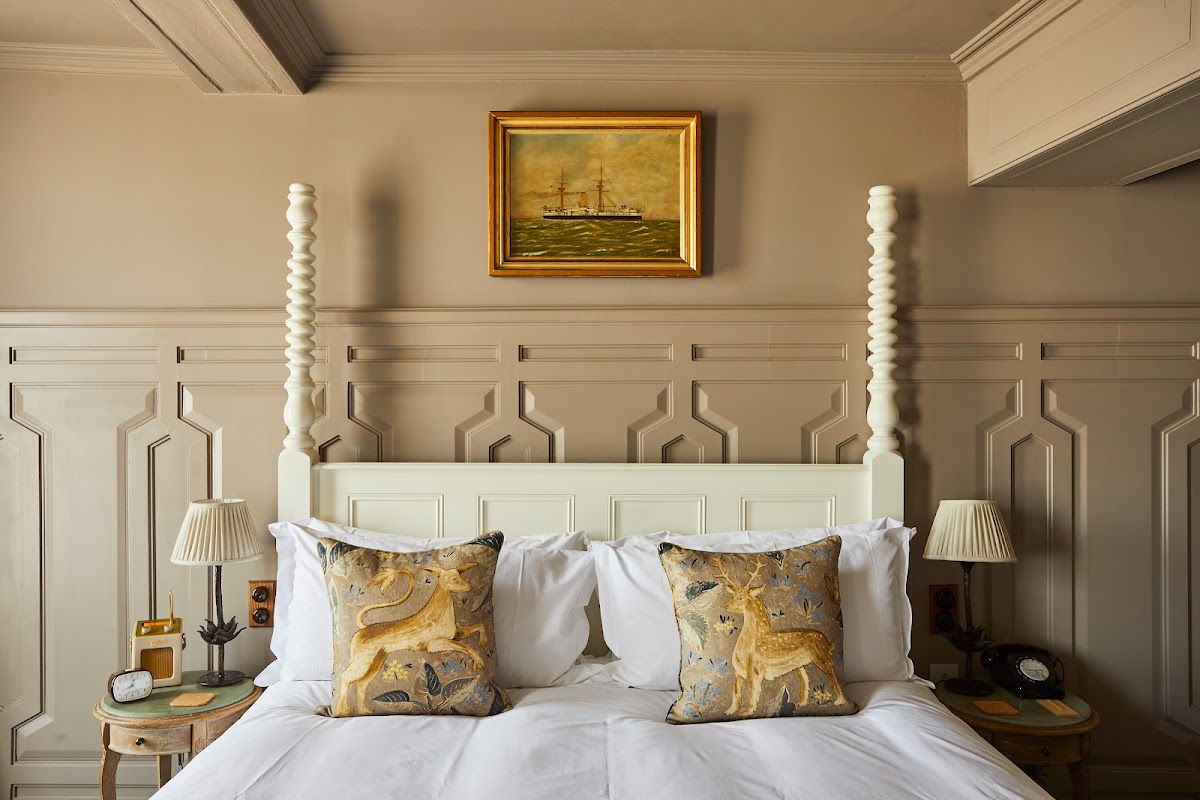 The Pig in the Wall — interior and exterior view 2