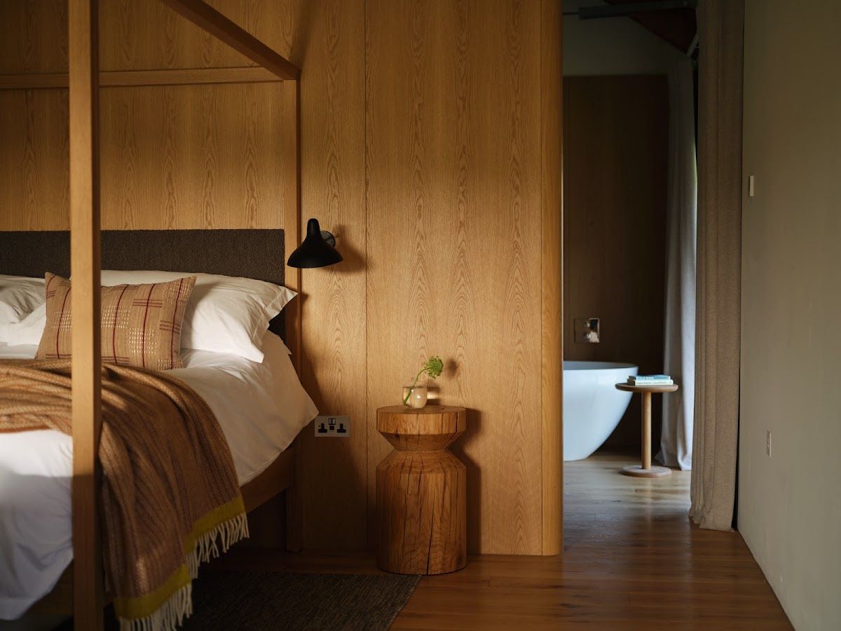 Fowlescombe Farm — interior and exterior view 2