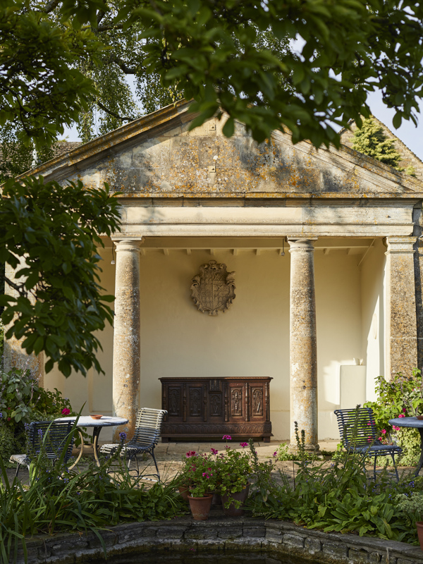 The Pig in the Cotswolds — interior and exterior view 10