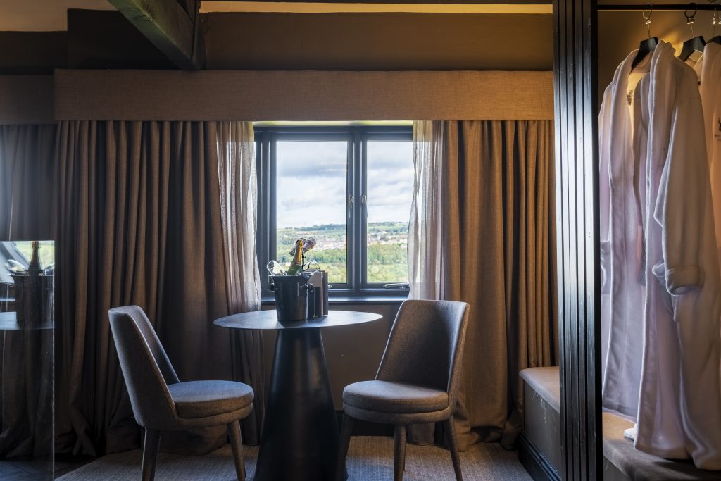 Derwent Manor Boutique Hotel — interior and exterior view 4