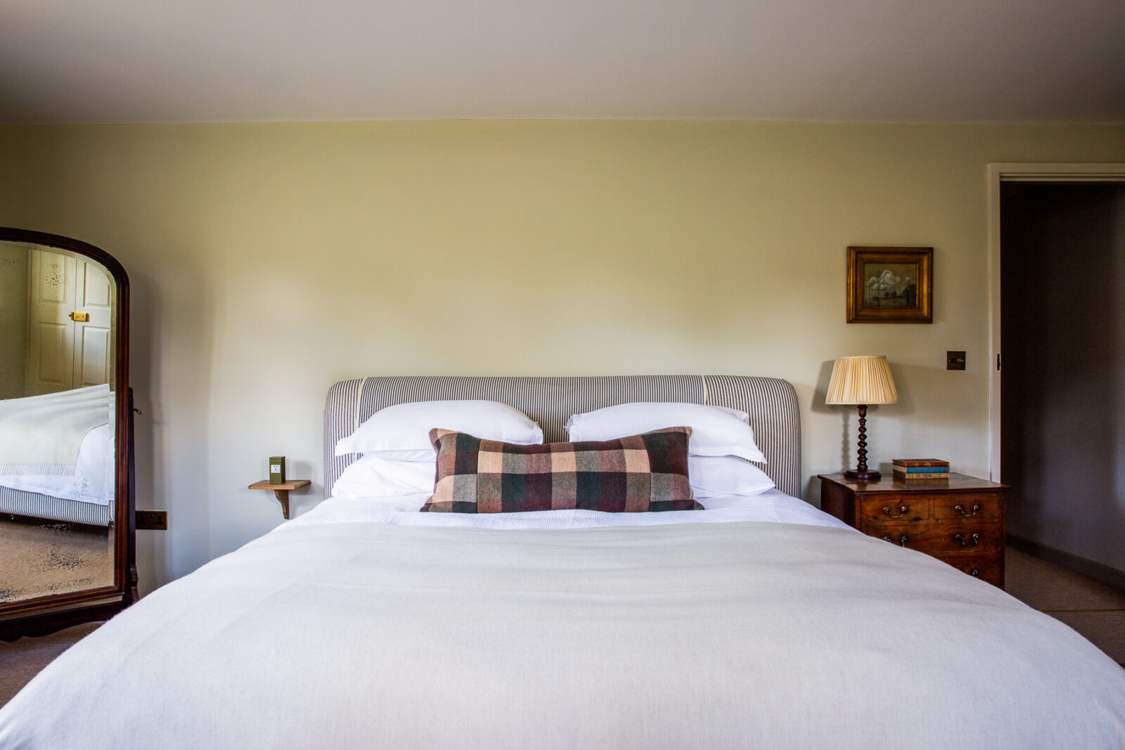 Todthatch — interior and exterior view 66