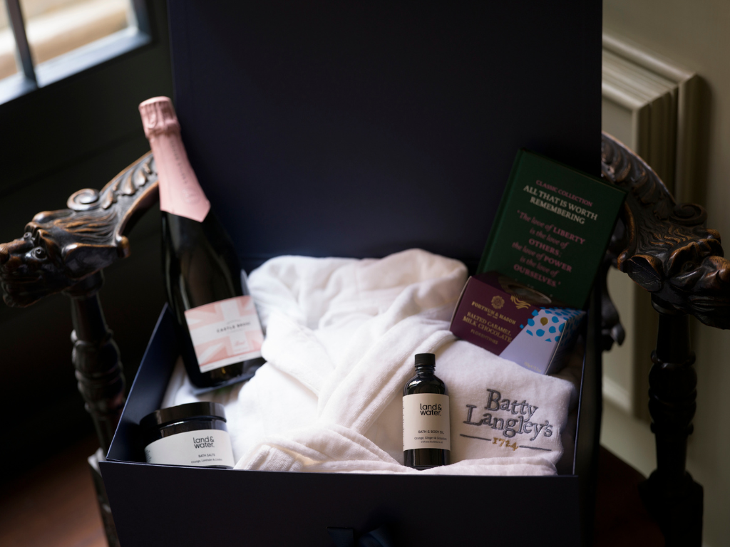 Hazlitt's — interior and exterior view 22