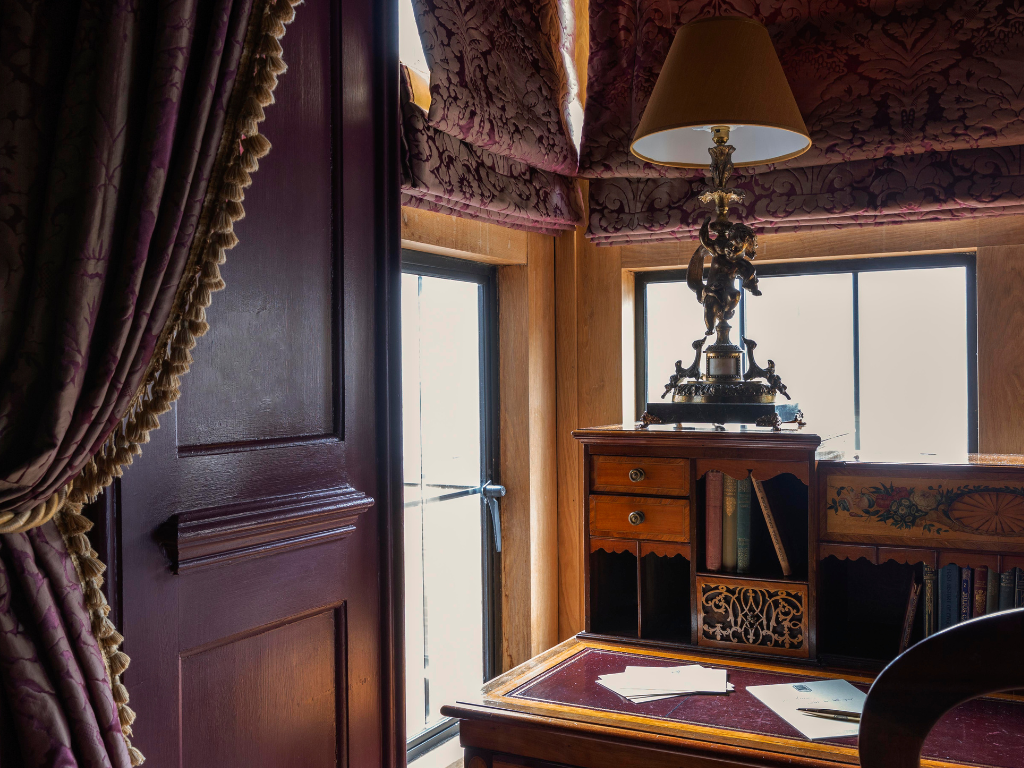 Hazlitt's — interior and exterior view 15