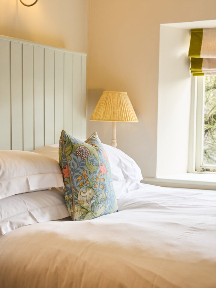 The Plough at Kelmscott — interior and exterior view 8