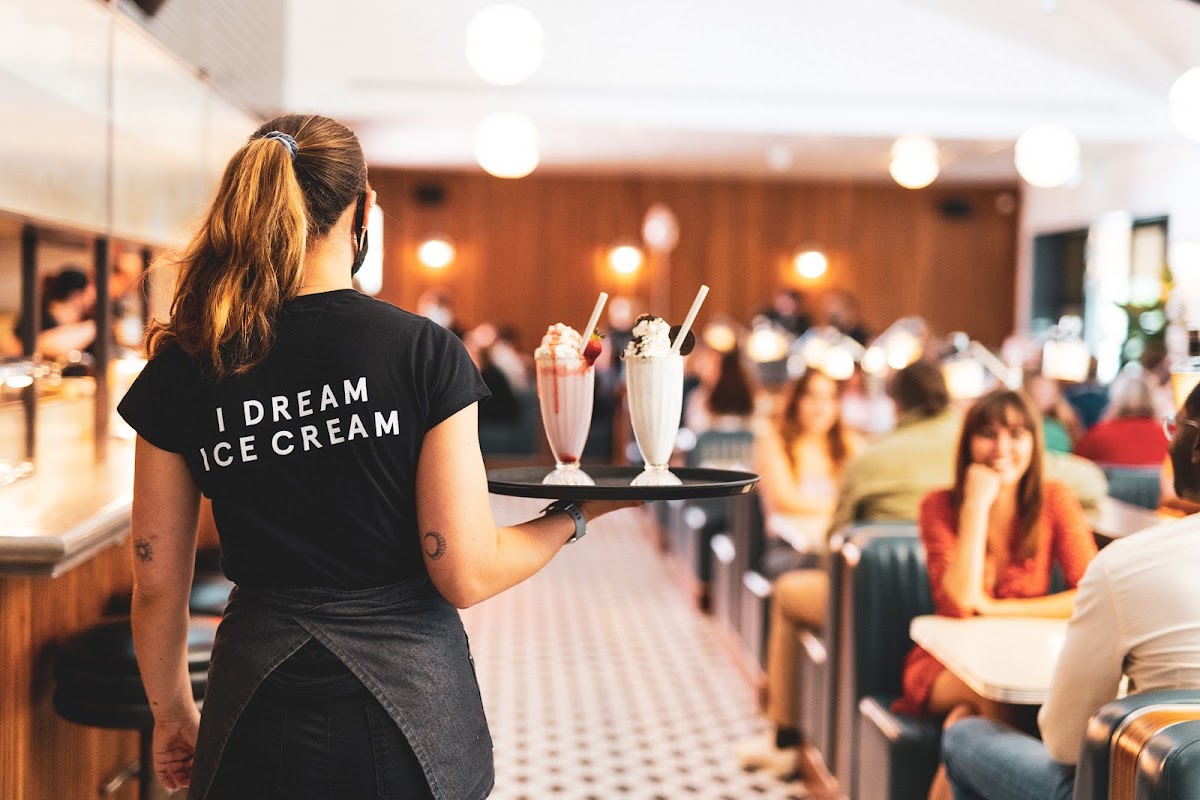 Mollie's Cottage — interior and exterior view 5