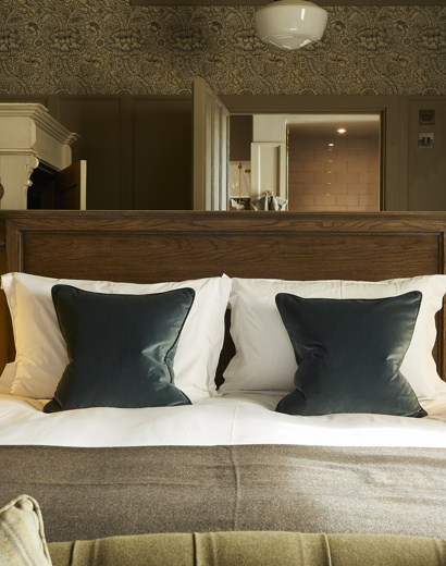 The Pig at Bridge Place — interior and exterior view 24