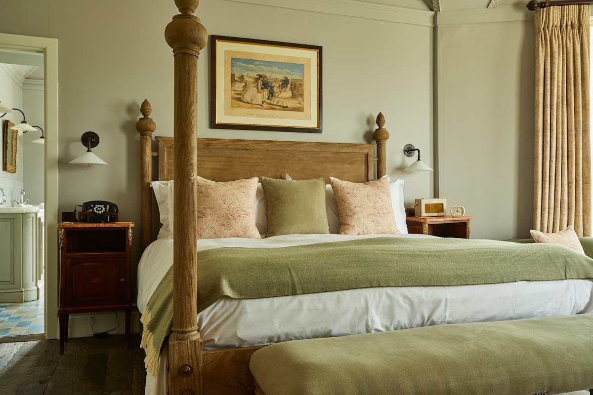 The Pig on the Beach — interior and exterior view 4