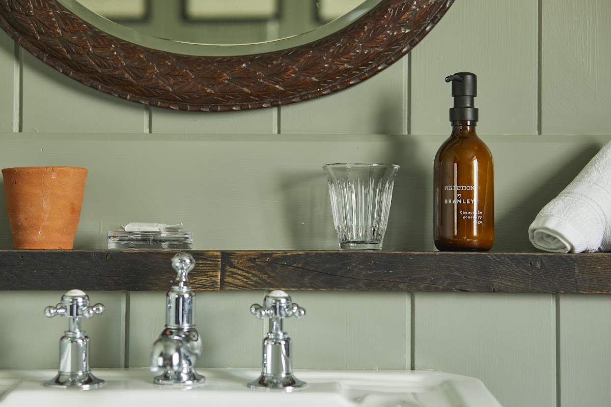 The Pig in the Cotswolds — interior and exterior view 5