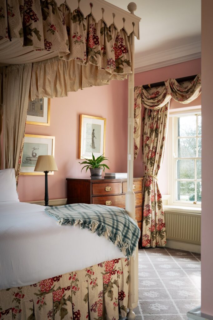 The Devonshire Arms — interior and exterior view 9