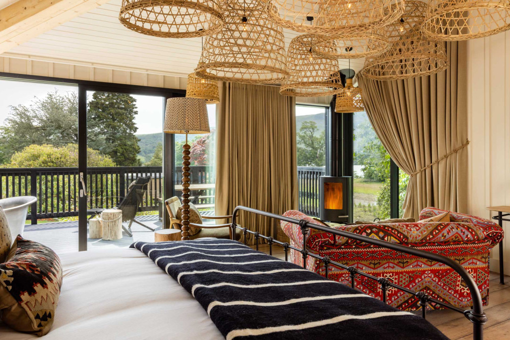 Another Place, The Lake — interior and exterior view 12