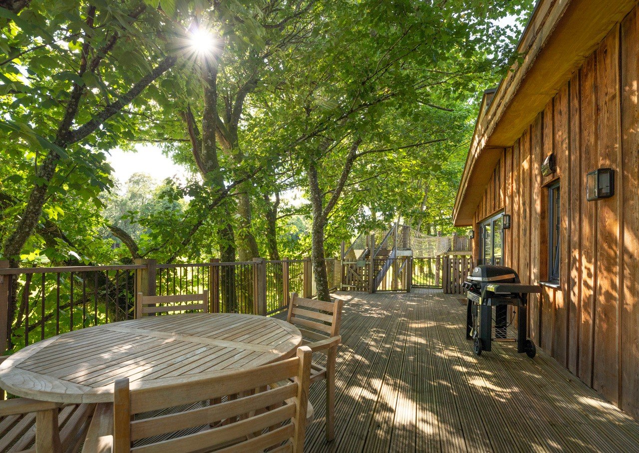 Lanrick Treehouses — interior and exterior view 11