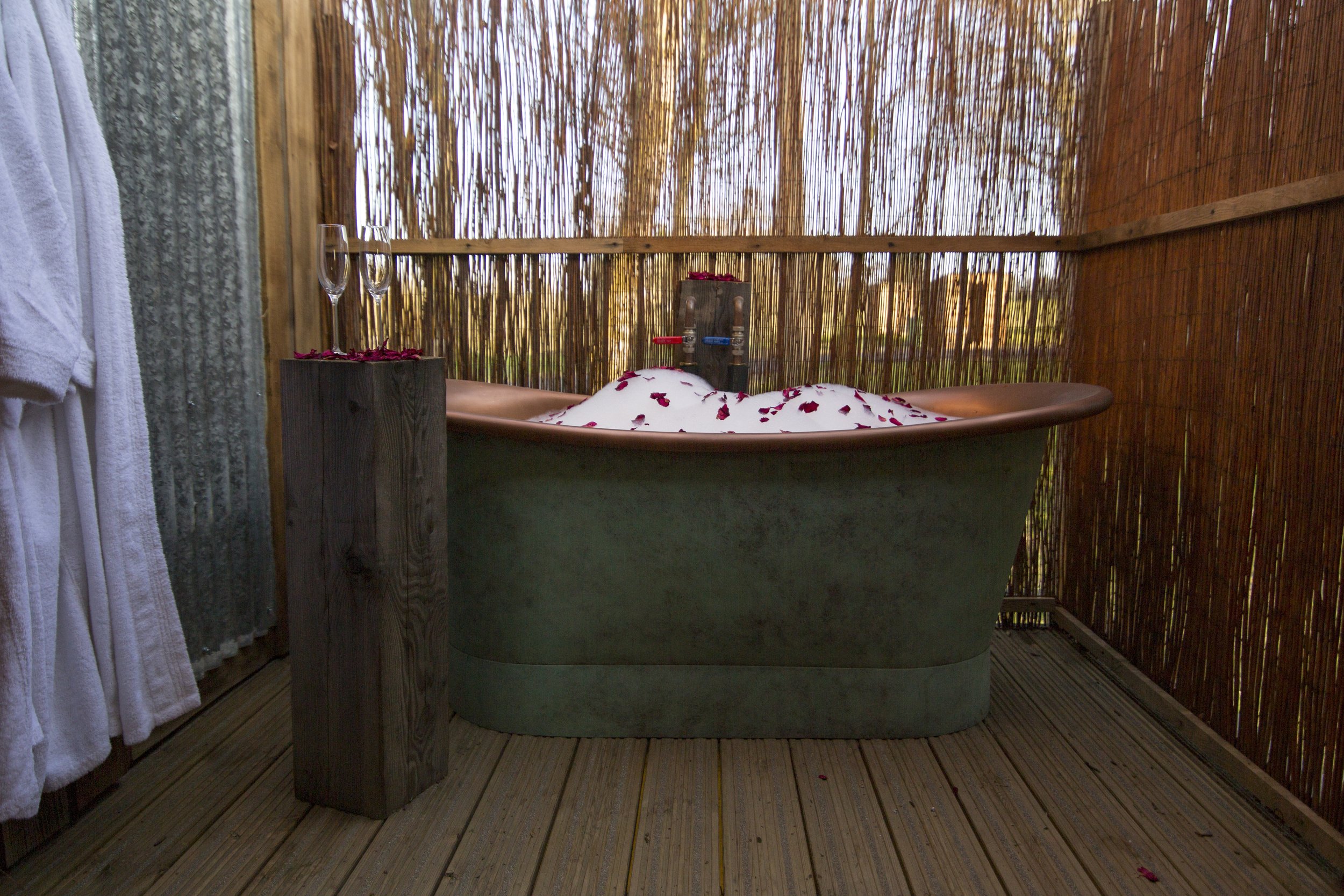 Lanrick Treehouses — interior and exterior view 12