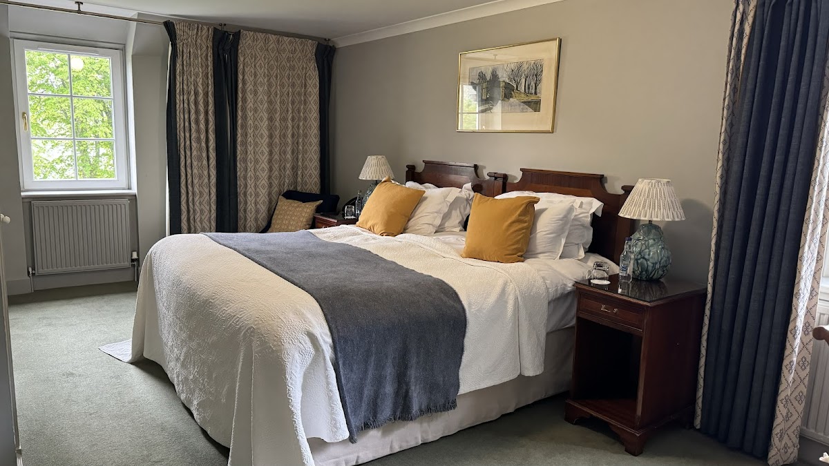 Kinloch Lodge Hotel and Restaurant — interior and exterior view 2