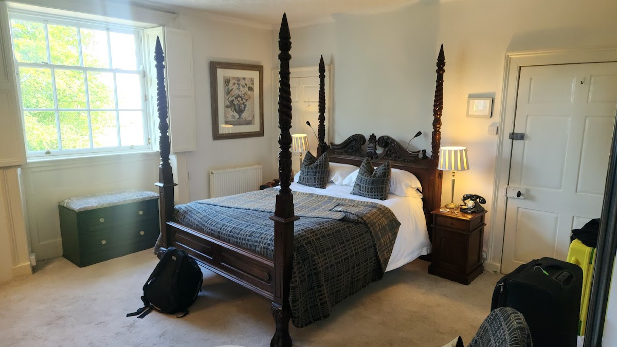 Crug Glas — interior and exterior view 2