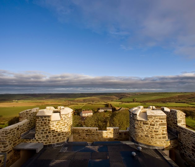 Roch Castle Hotel — interior and exterior view 4