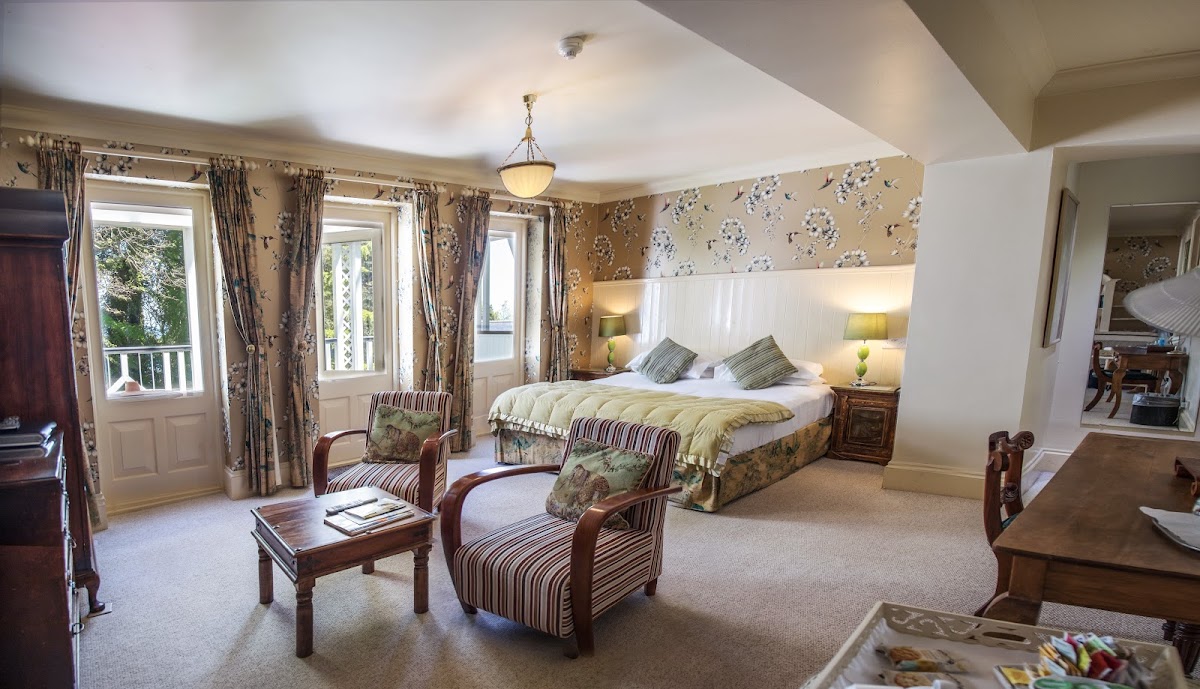 Orestone Manor — interior and exterior view 5