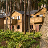 Center Parcs Treehouses — interior and exterior view 24