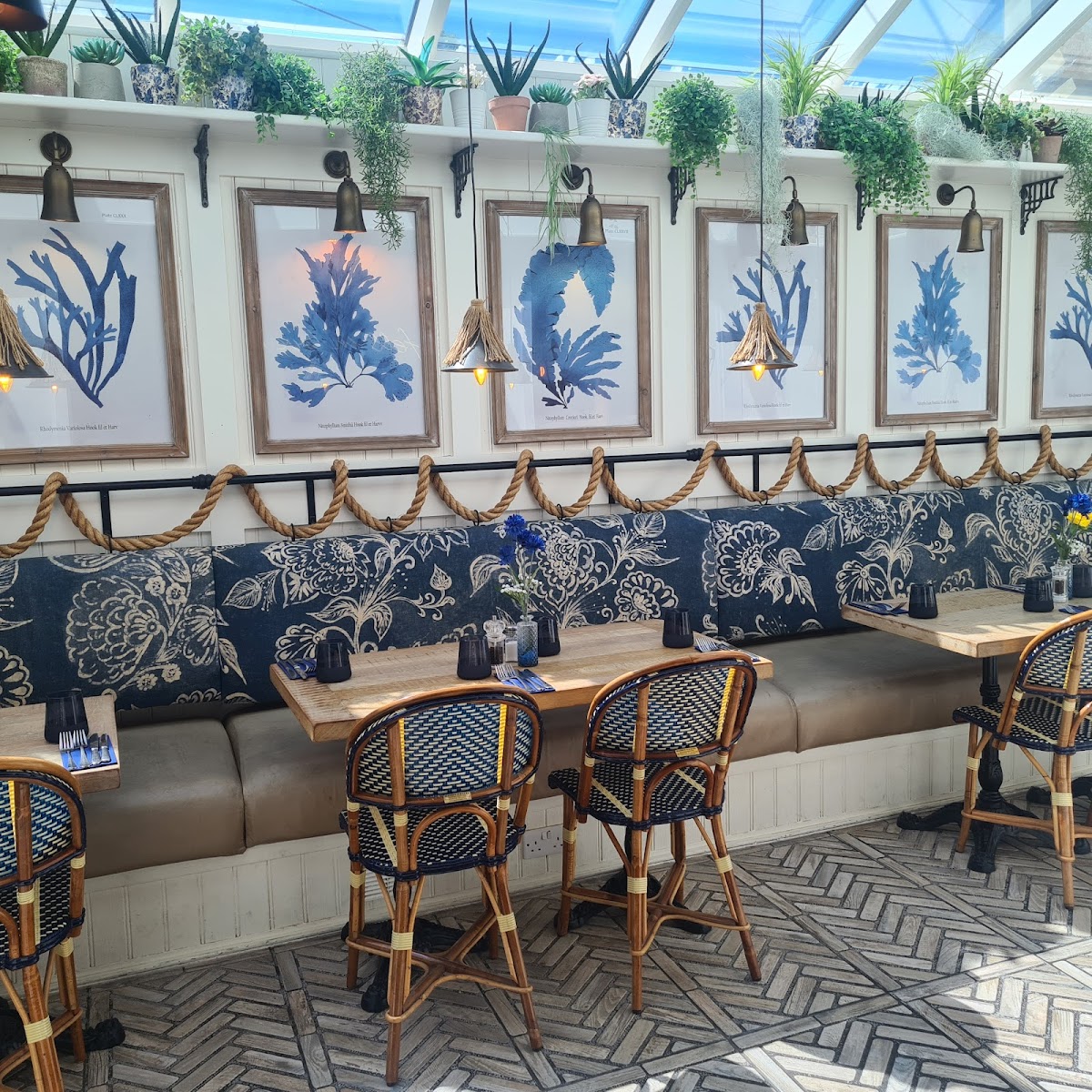 Sandy Mount House — interior and exterior view 6