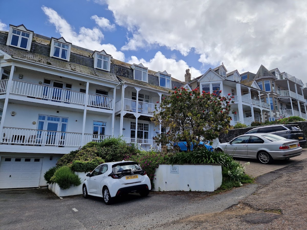 Primrose House St. Ives — interior and exterior view 4