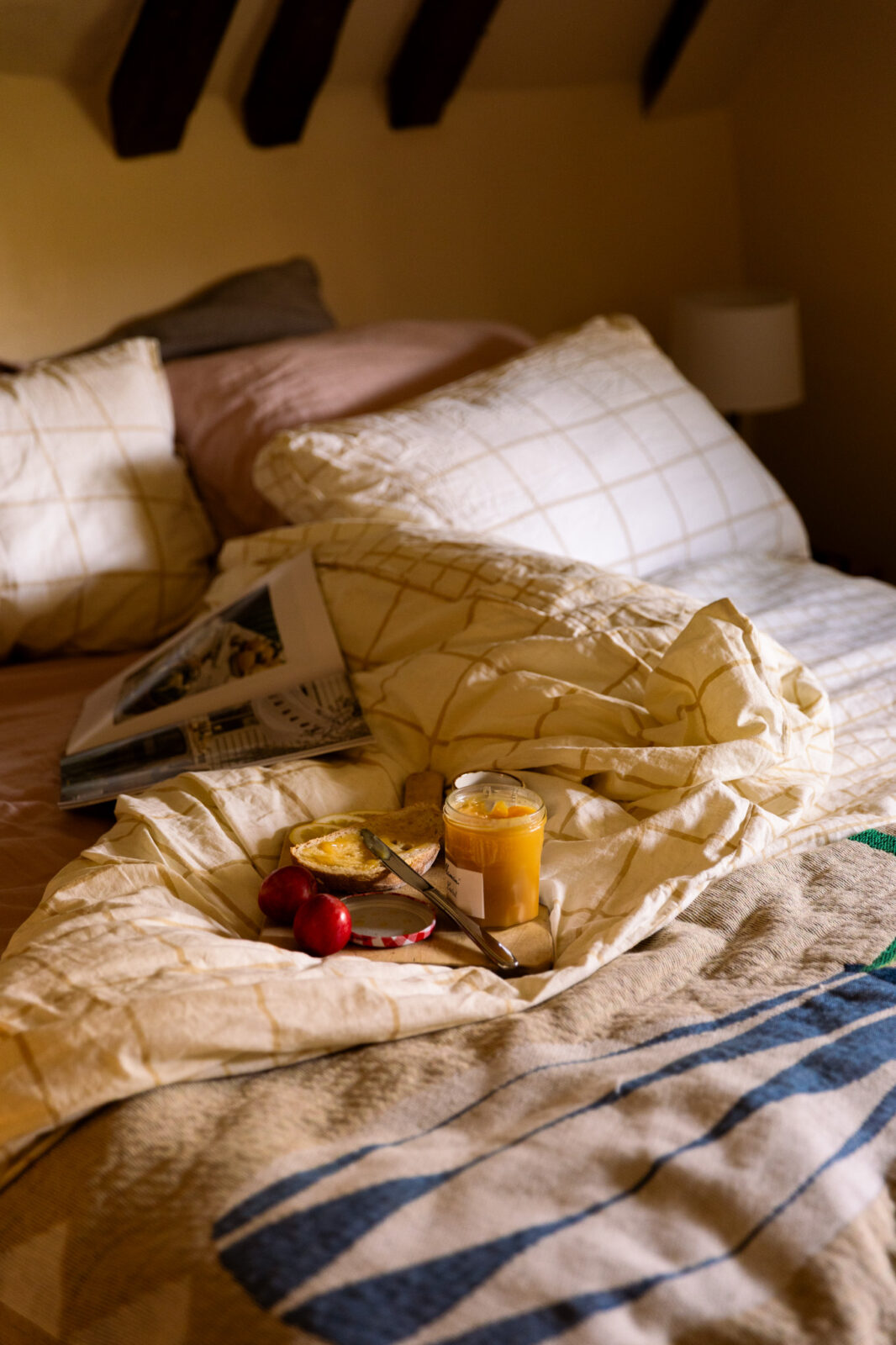 Mollie's Cottage — interior and exterior view 10