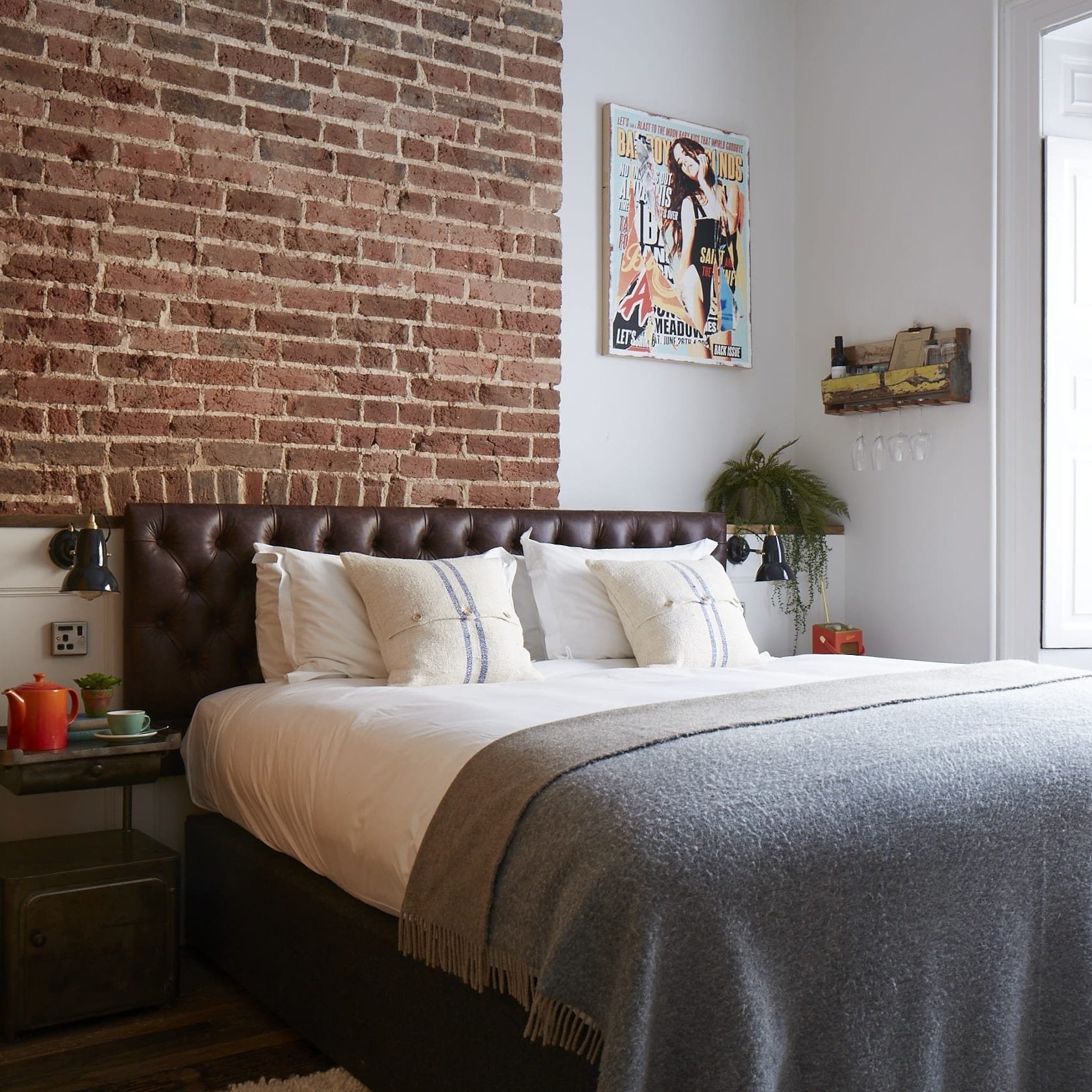 Artist Residence Brighton — interior and exterior view 8