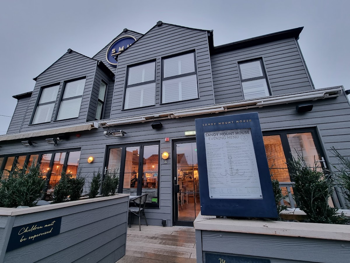 Sandy Mount House — interior and exterior view 4