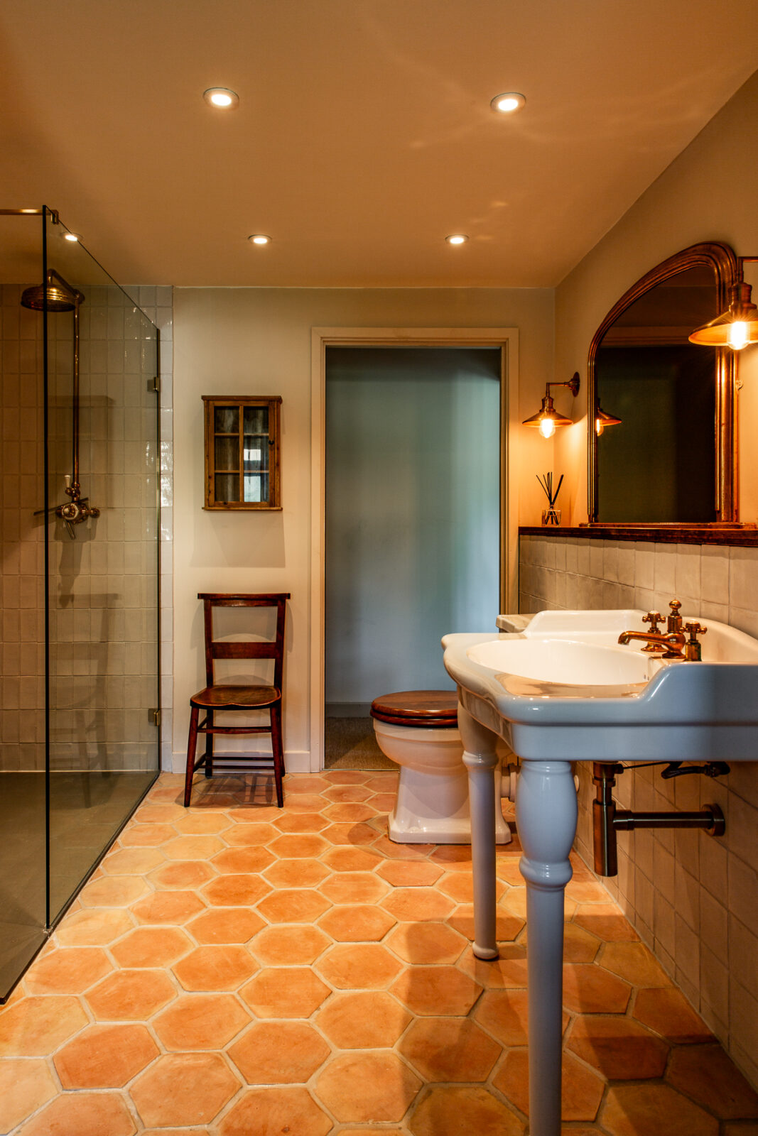 Todthatch — interior and exterior view 13