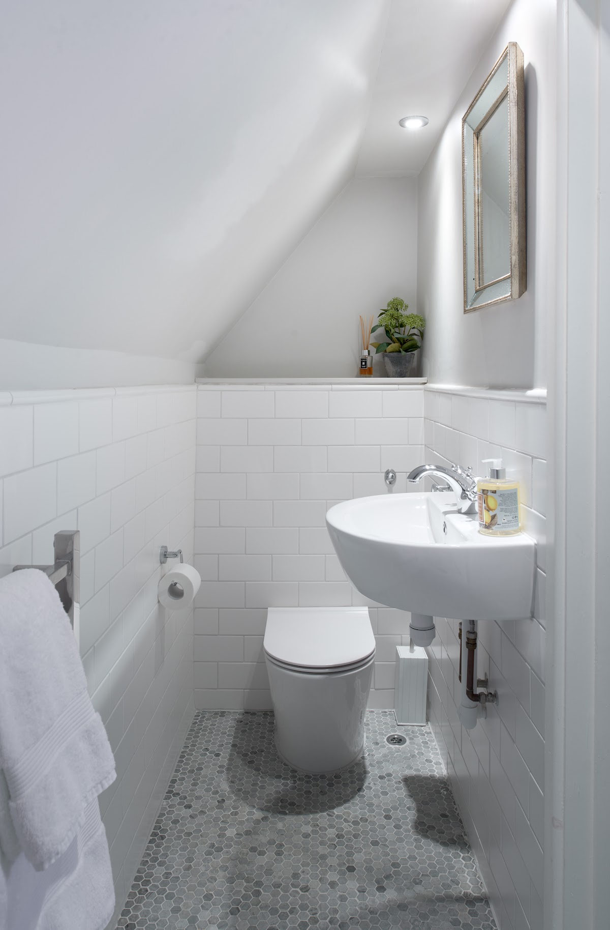 Todthatch — interior and exterior view 6