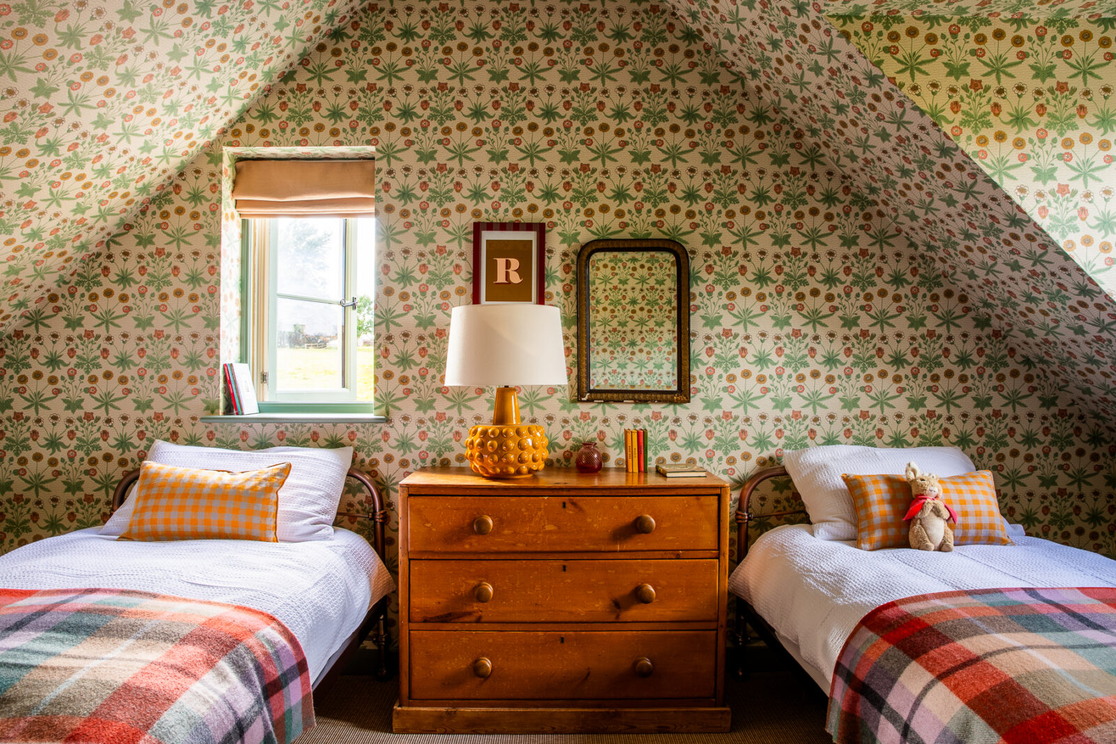 Todthatch — interior and exterior view 11