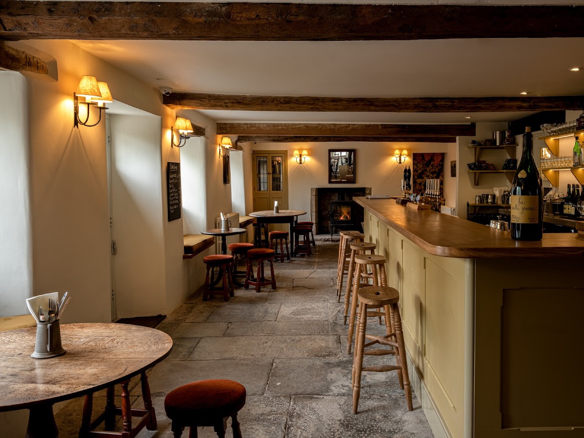The Three Horseshoes — interior and exterior view 4