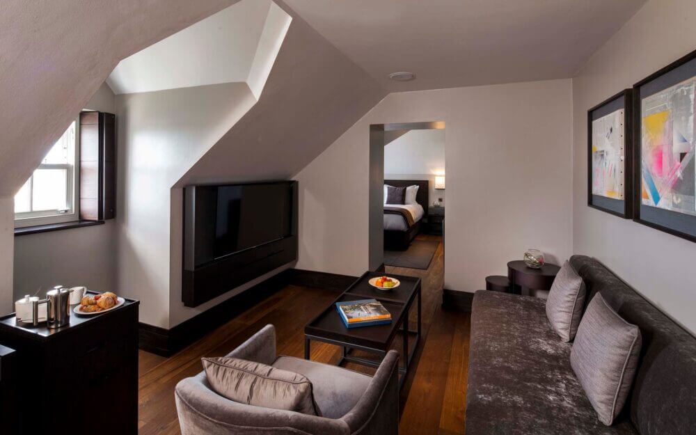 Twr y Felin Hotel — interior and exterior view 9