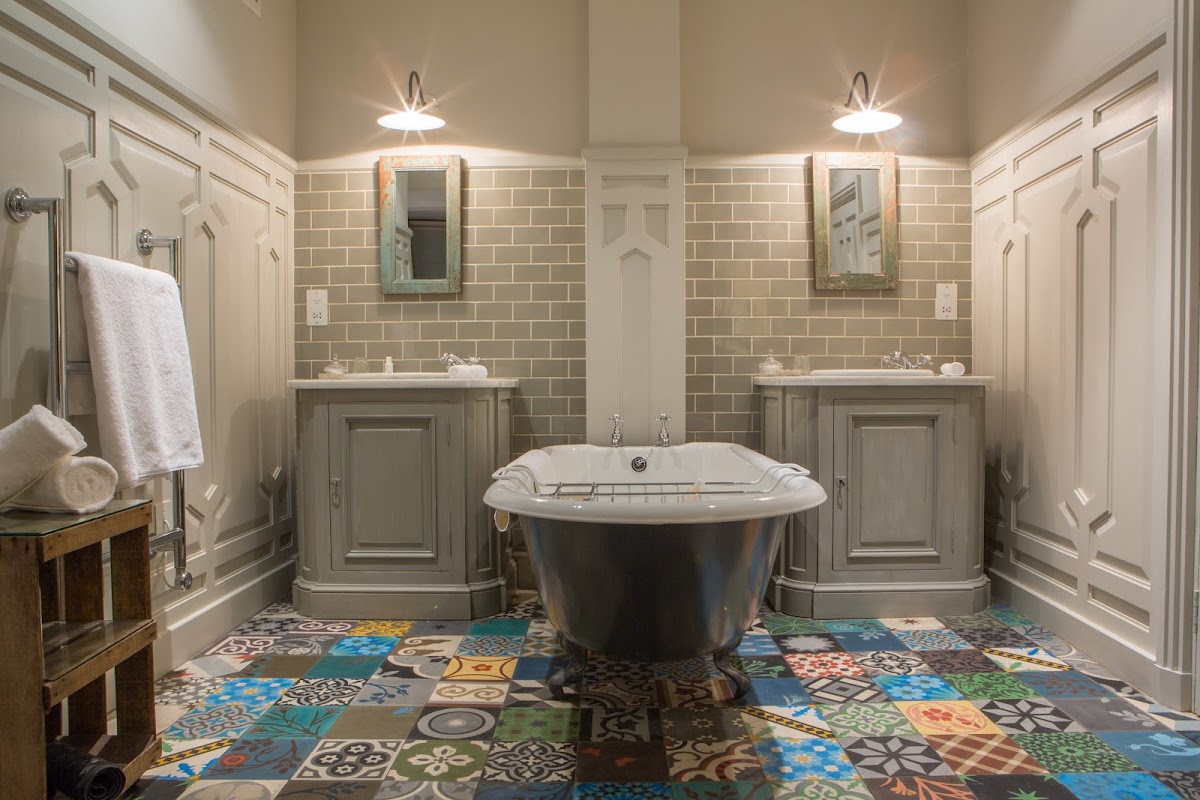 The Pig in the Wall — interior and exterior view 3