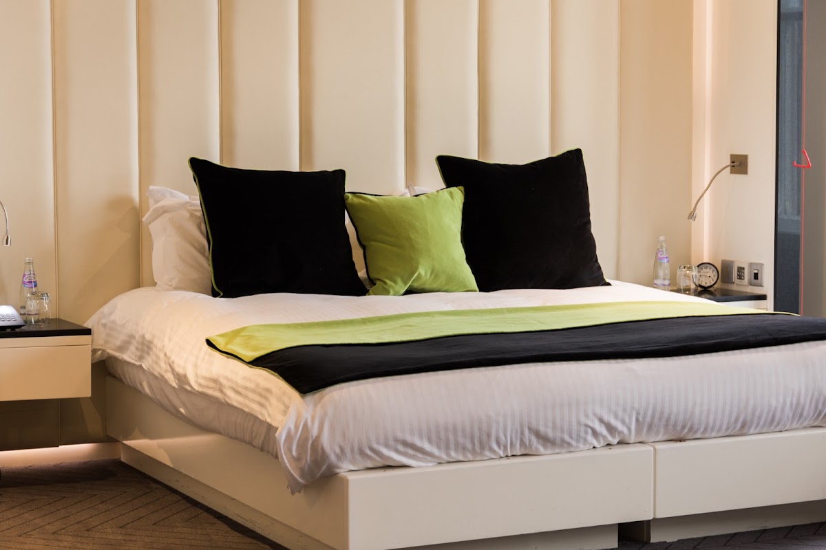 The Rutland Hotel — interior and exterior view 4