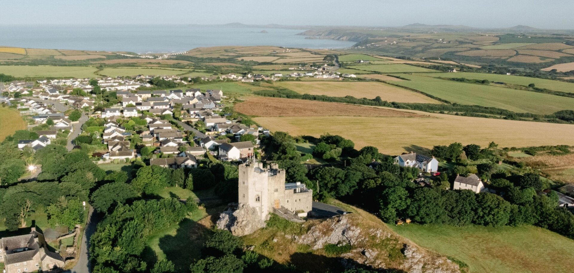 Roch Castle Hotel — interior and exterior view 14