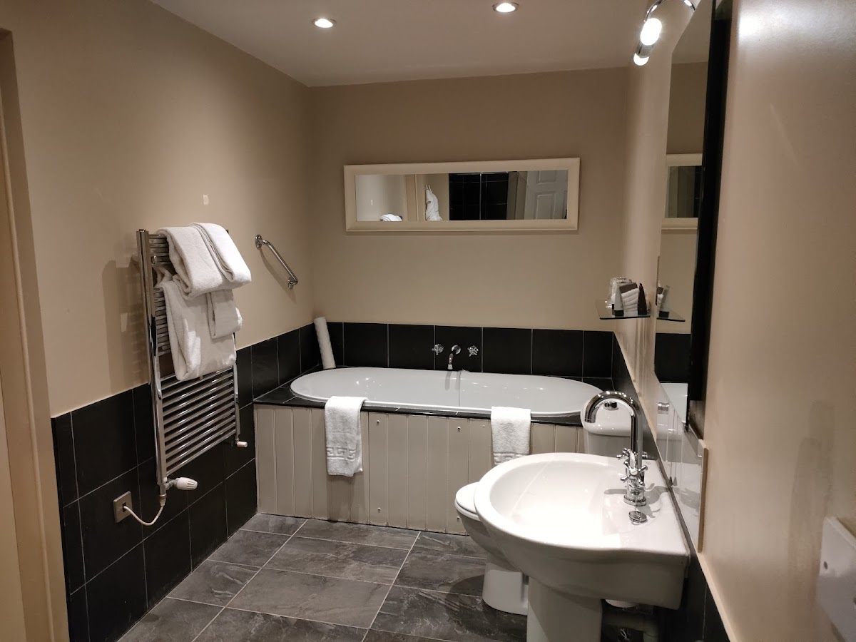 Feversham Arms Hotel & Verbena Spa — interior and exterior view 4