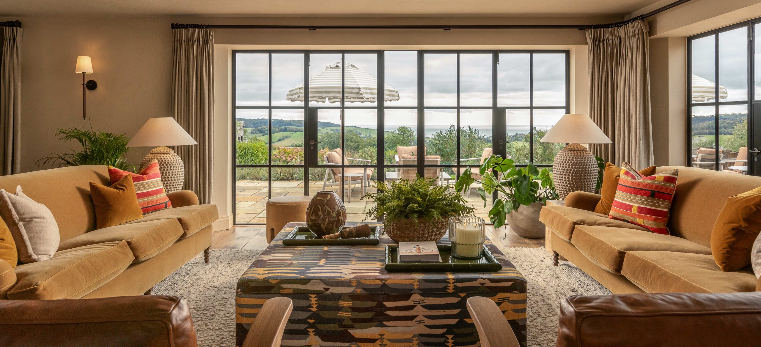 Louma Country Hotel — interior and exterior view 4