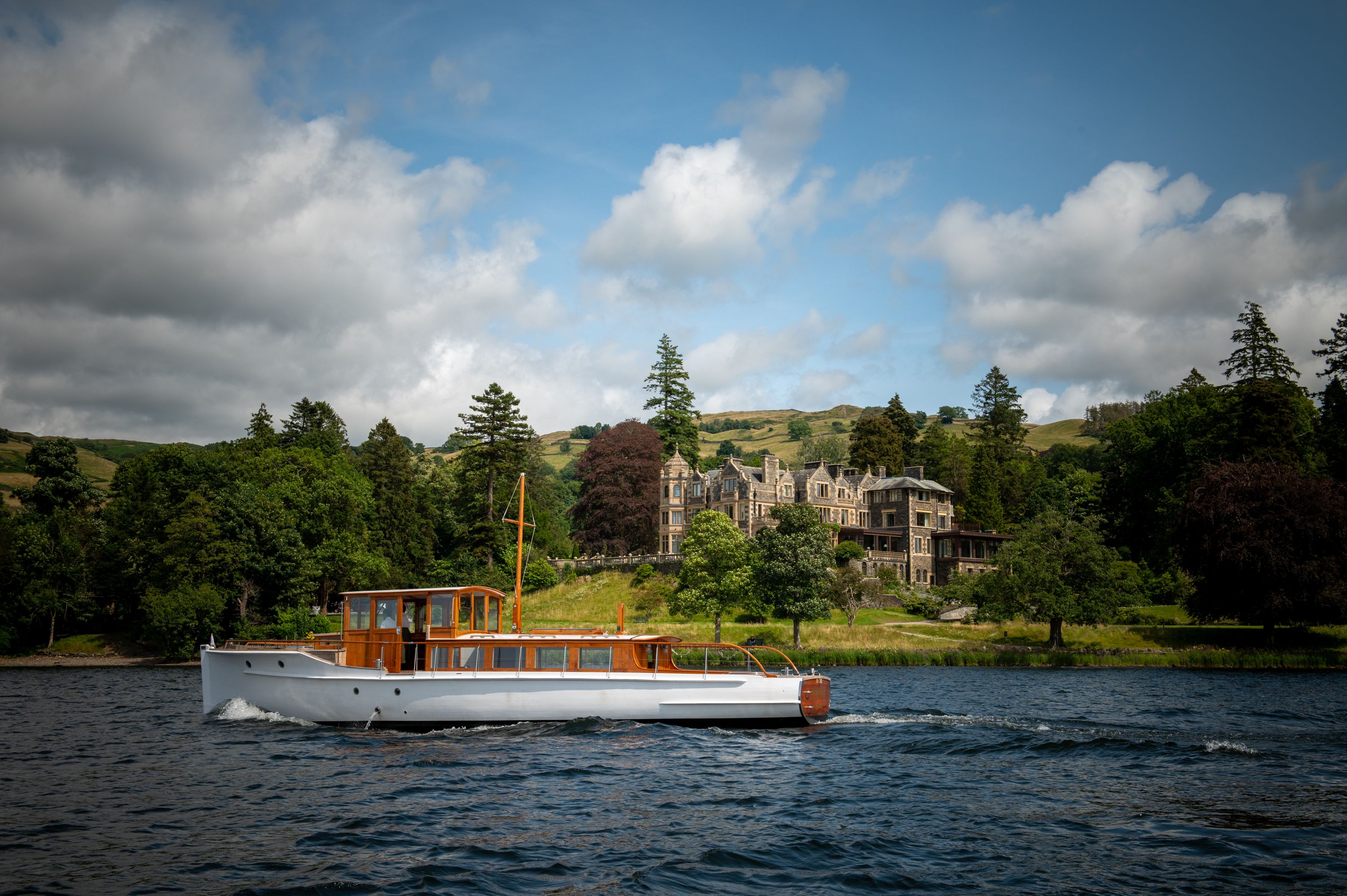 Langdale Chase — interior and exterior view 7