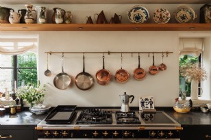 Aquila — interior and exterior view 3