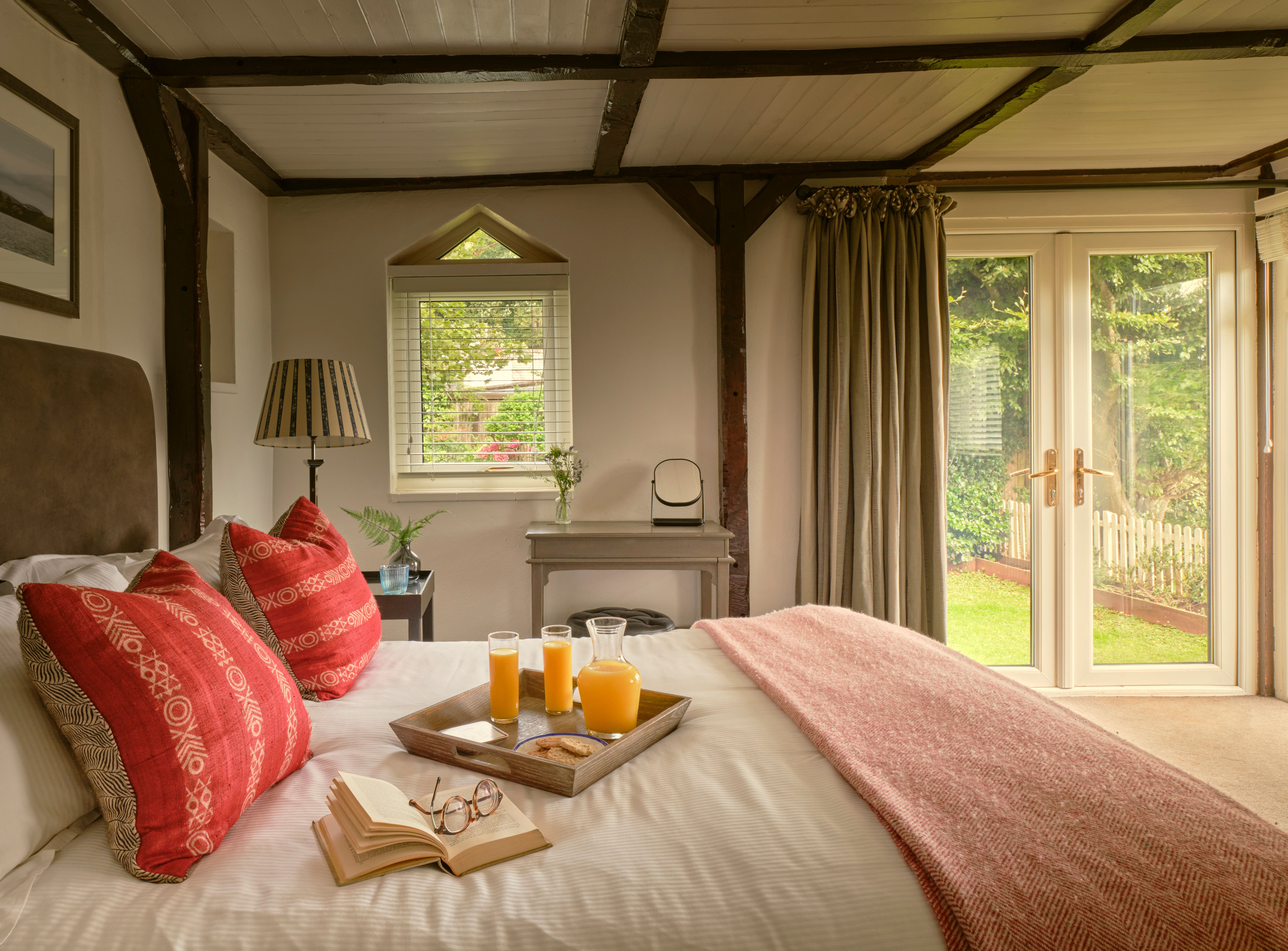 Cary Arms & Spa — interior and exterior view 8