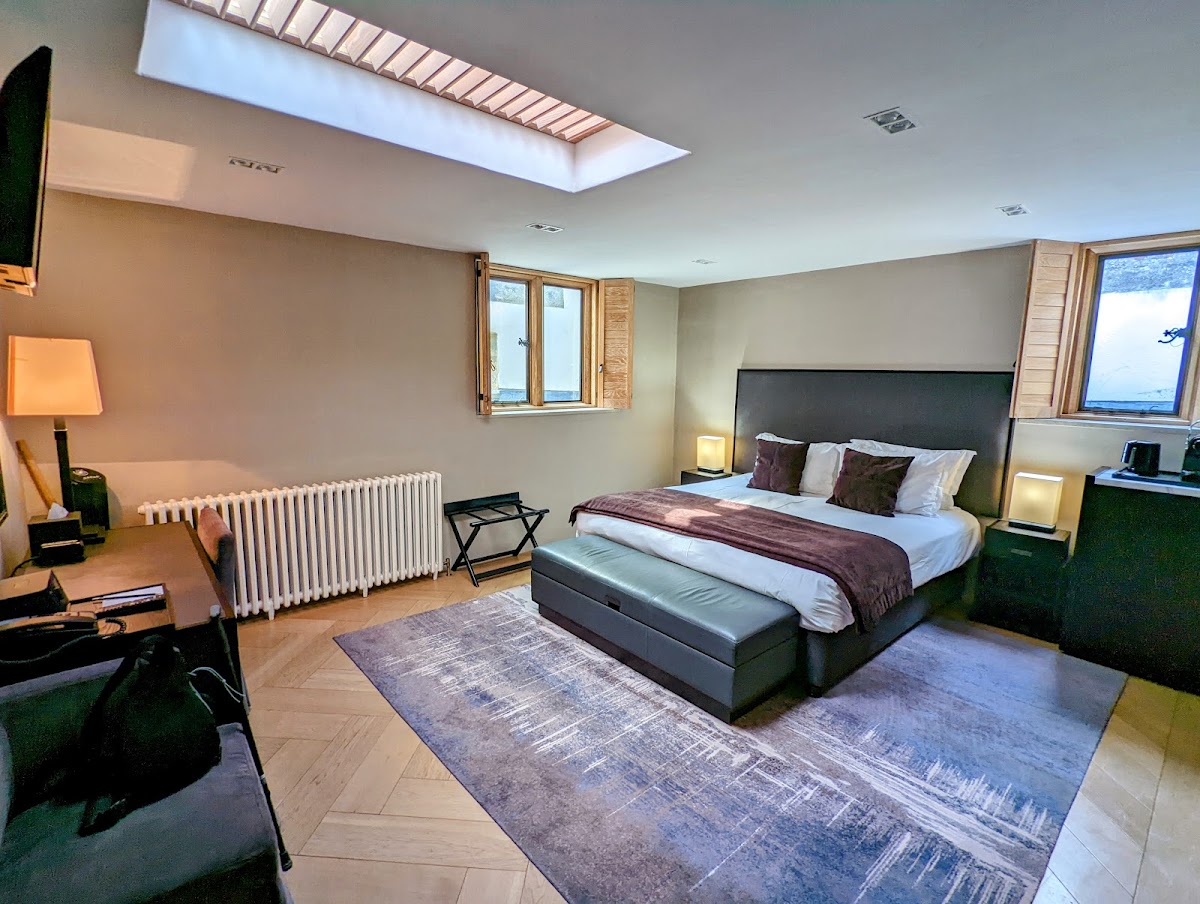 Roch Castle Hotel — interior and exterior view 2