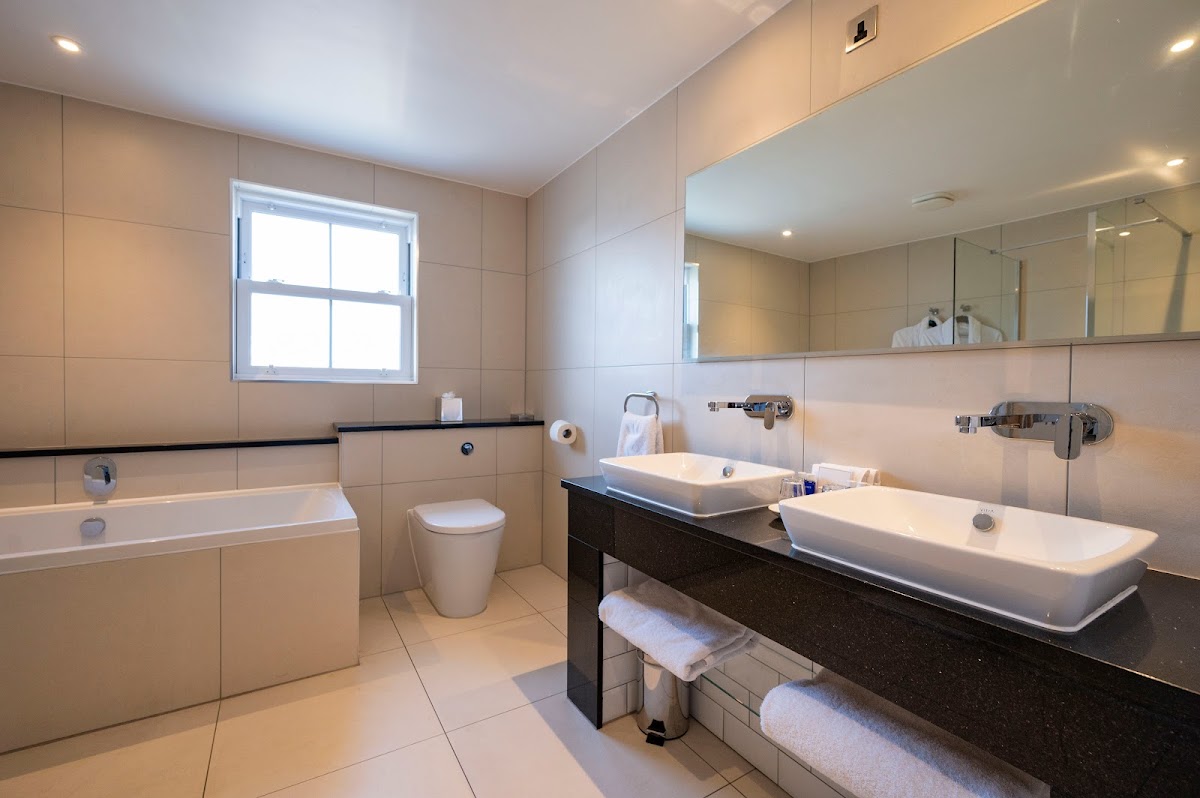 St George's Hotel — interior and exterior view 3