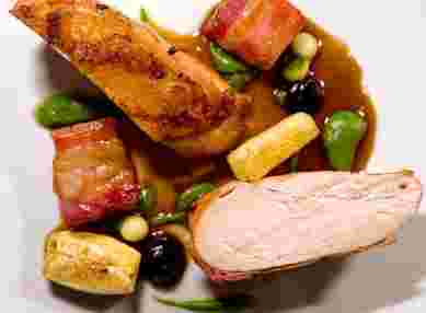 The King's Head Letheringsett — interior and exterior view 11