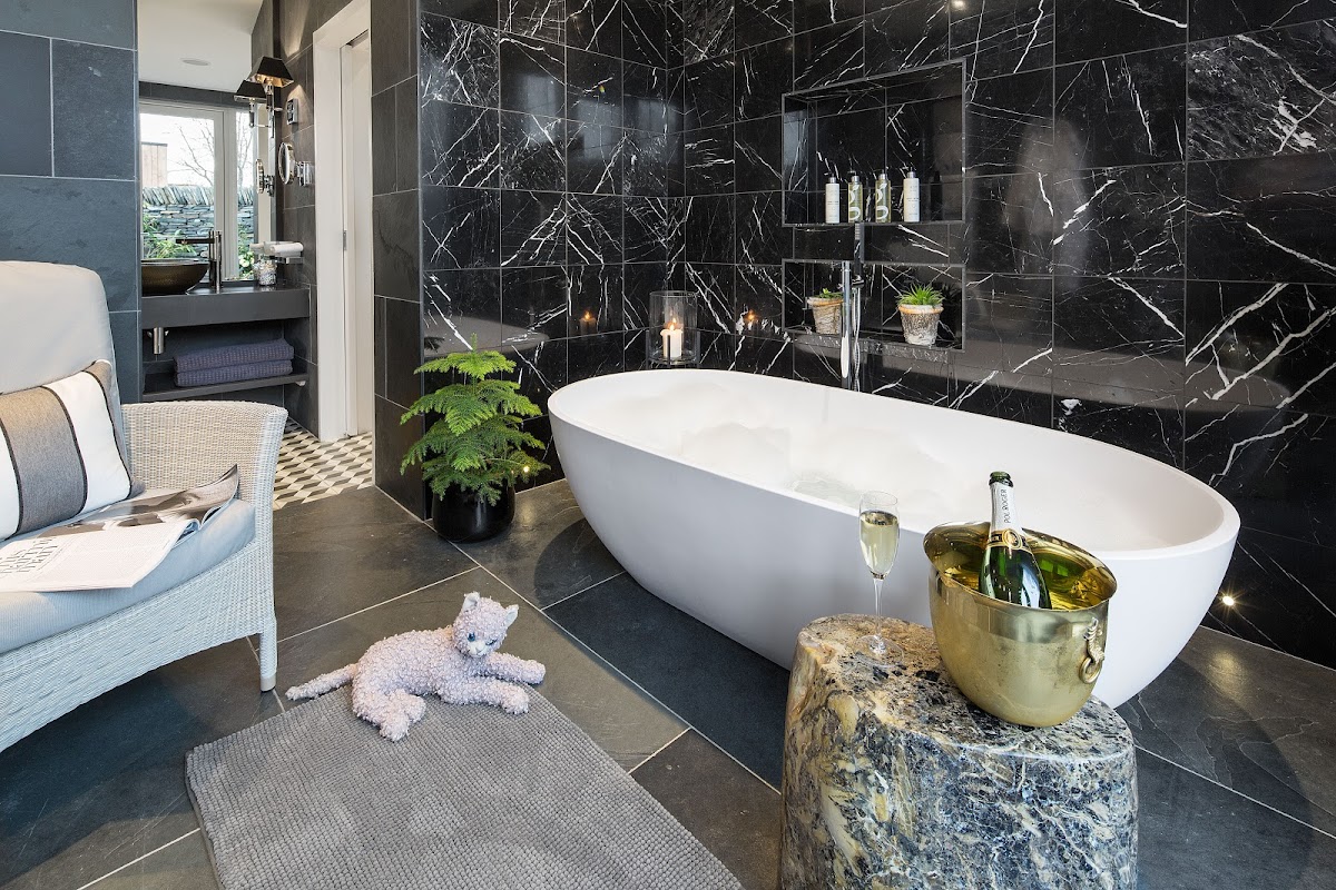 Gilpin Hotel & Lake House — interior and exterior view 4