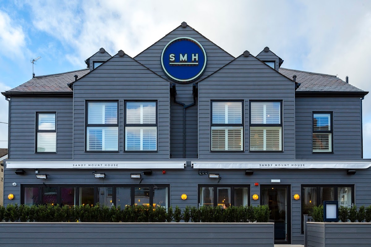 Sandy Mount House — interior and exterior view 3