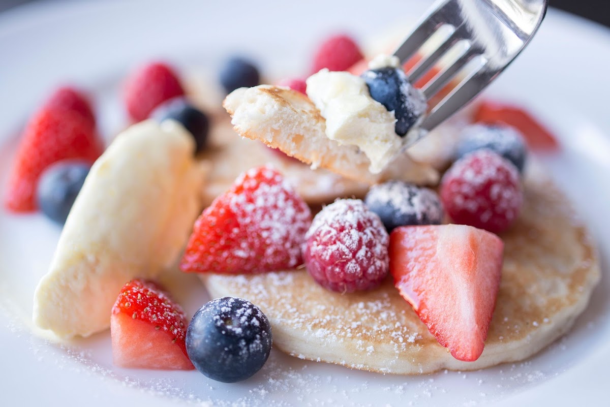 Roch Castle Hotel — interior and exterior view 5