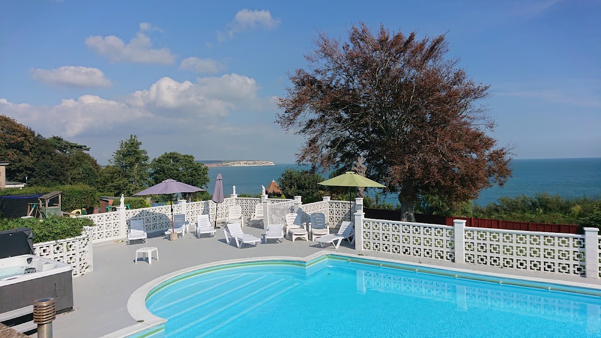 Luccombe Hall Hotel — interior and exterior view 2